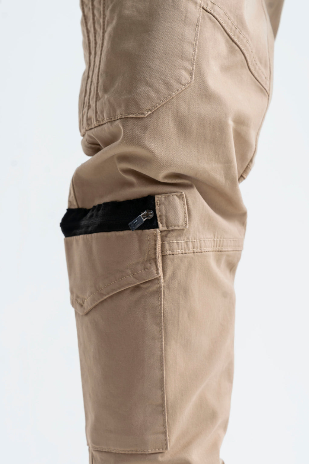 MULTI POCKETS GABADINE PANTS