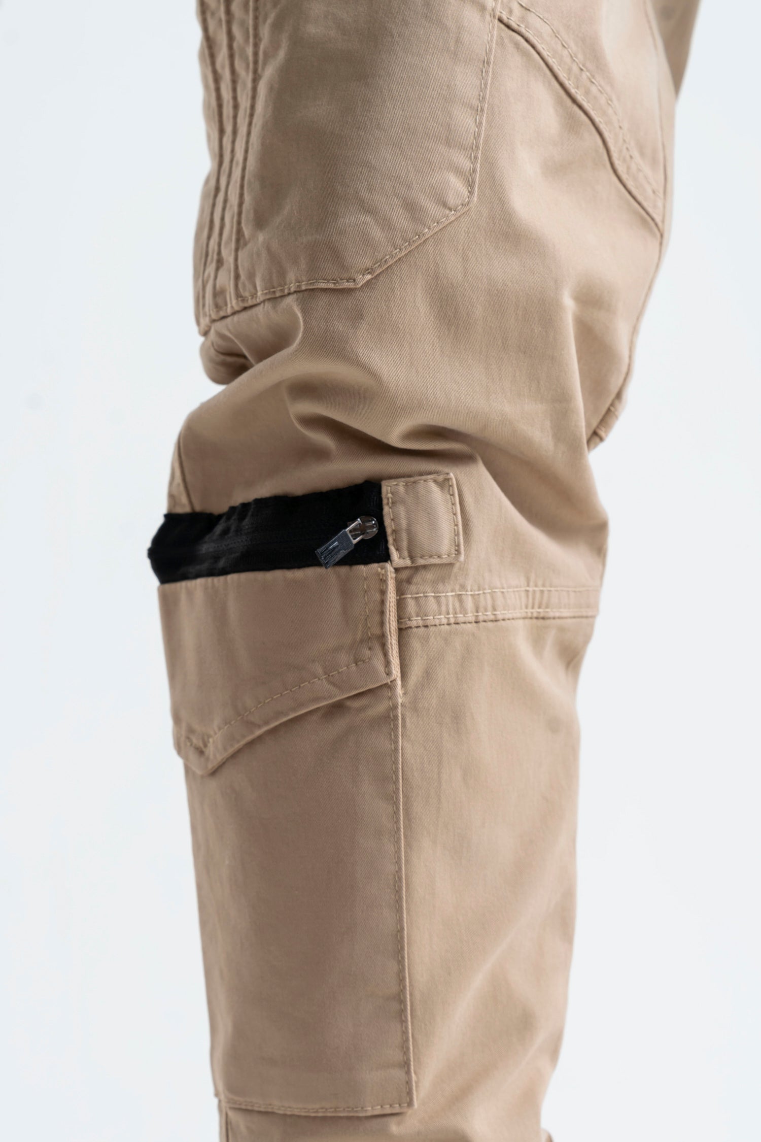 MULTI POCKETS GABADINE PANTS
