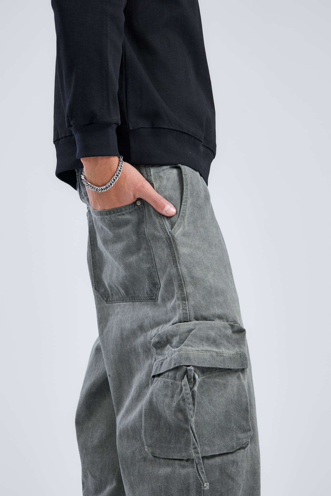 Balloon fit cargo denim jeans