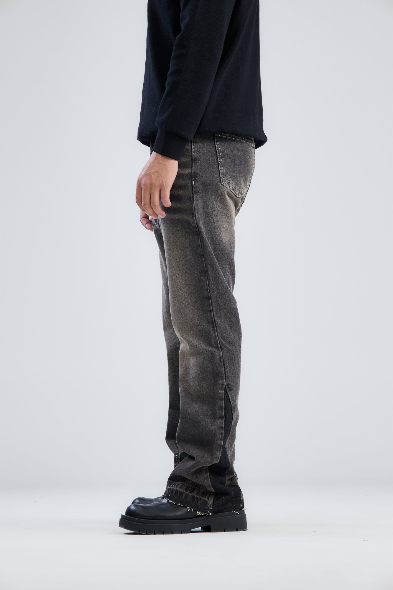 Washed Jeans Flare Fit