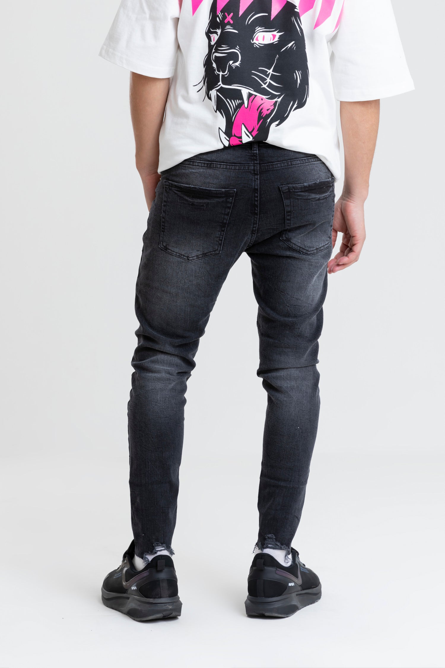 UNFINISHED RIPPED BLACK JEANS SKINNY FIT