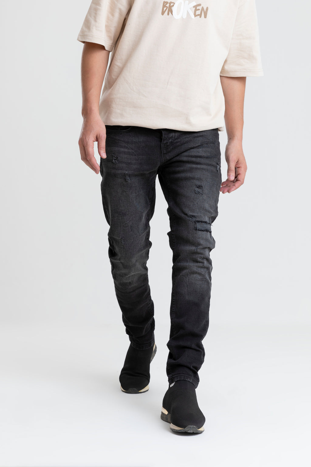 RIPPED BLACK JEANS SLIM FIT
