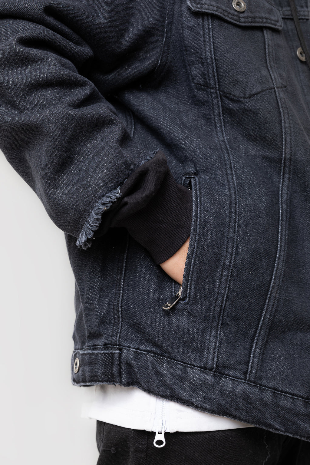 DENIM JACKET WITH JERSEY SLEEVES COVERED WITH A DENIM LAYER