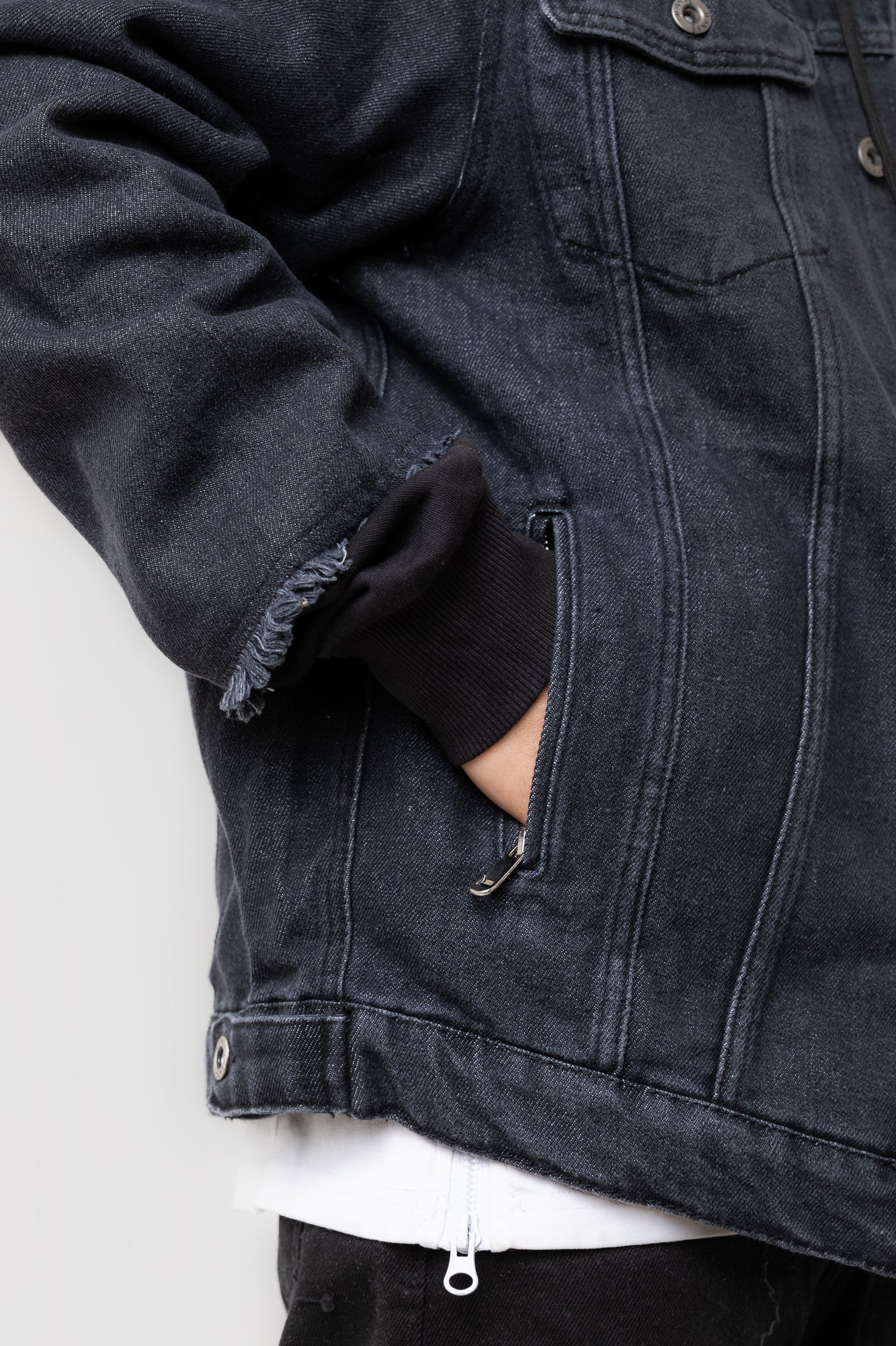 DENIM JACKET WITH JERSEY SLEEVES COVERED WITH A DENIM LAYER