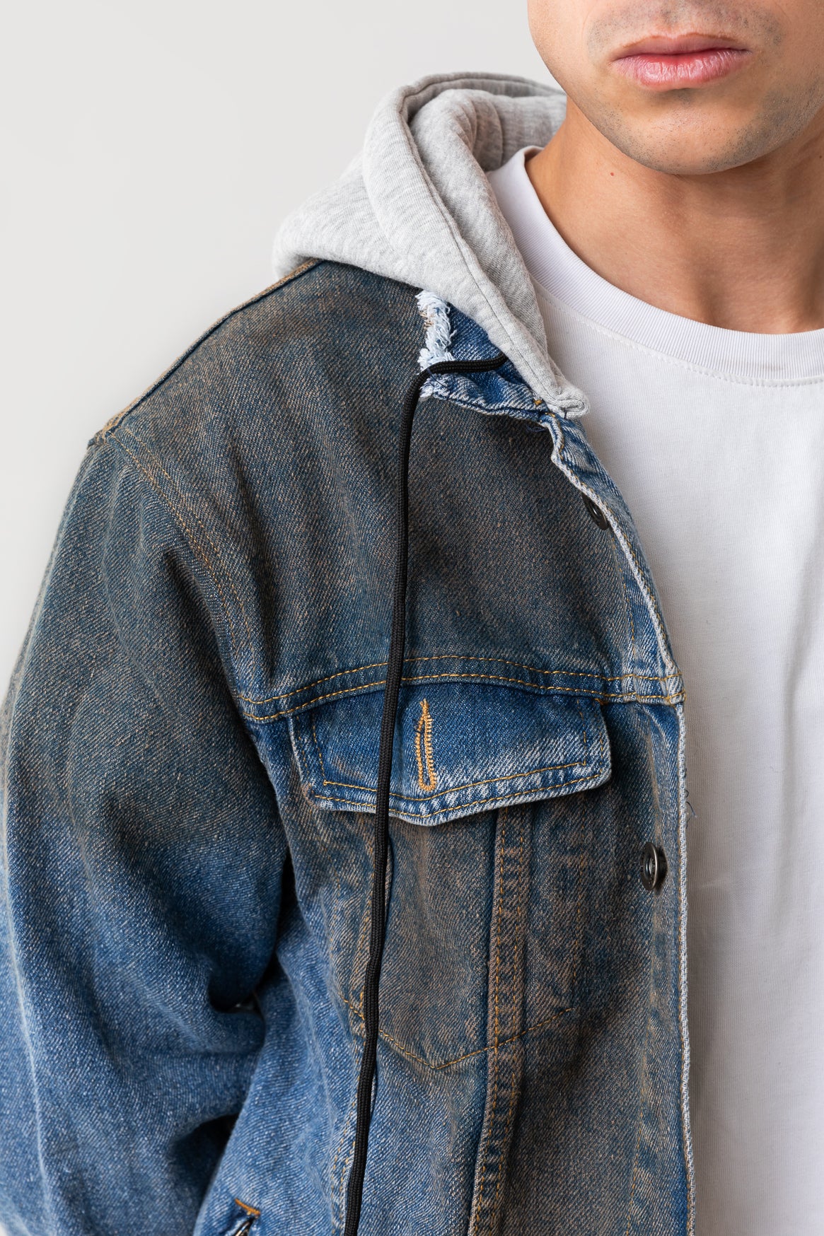 DENIM JACKET WITH JERSEY SLEEVES COVERED WITH A DENIM LAYER