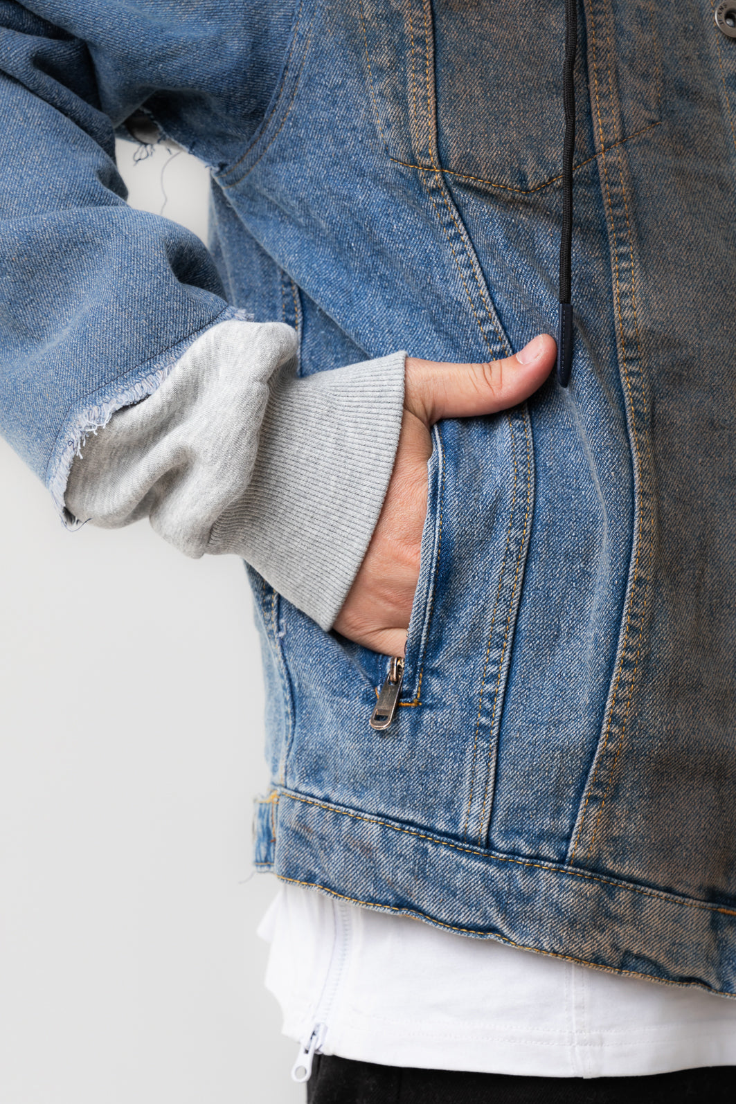 DENIM JACKET WITH JERSEY SLEEVES COVERED WITH A DENIM LAYER