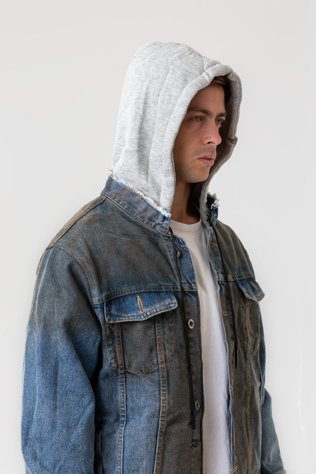 DENIM JACKET WITH JERSEY SLEEVES COVERED WITH A DENIM LAYER