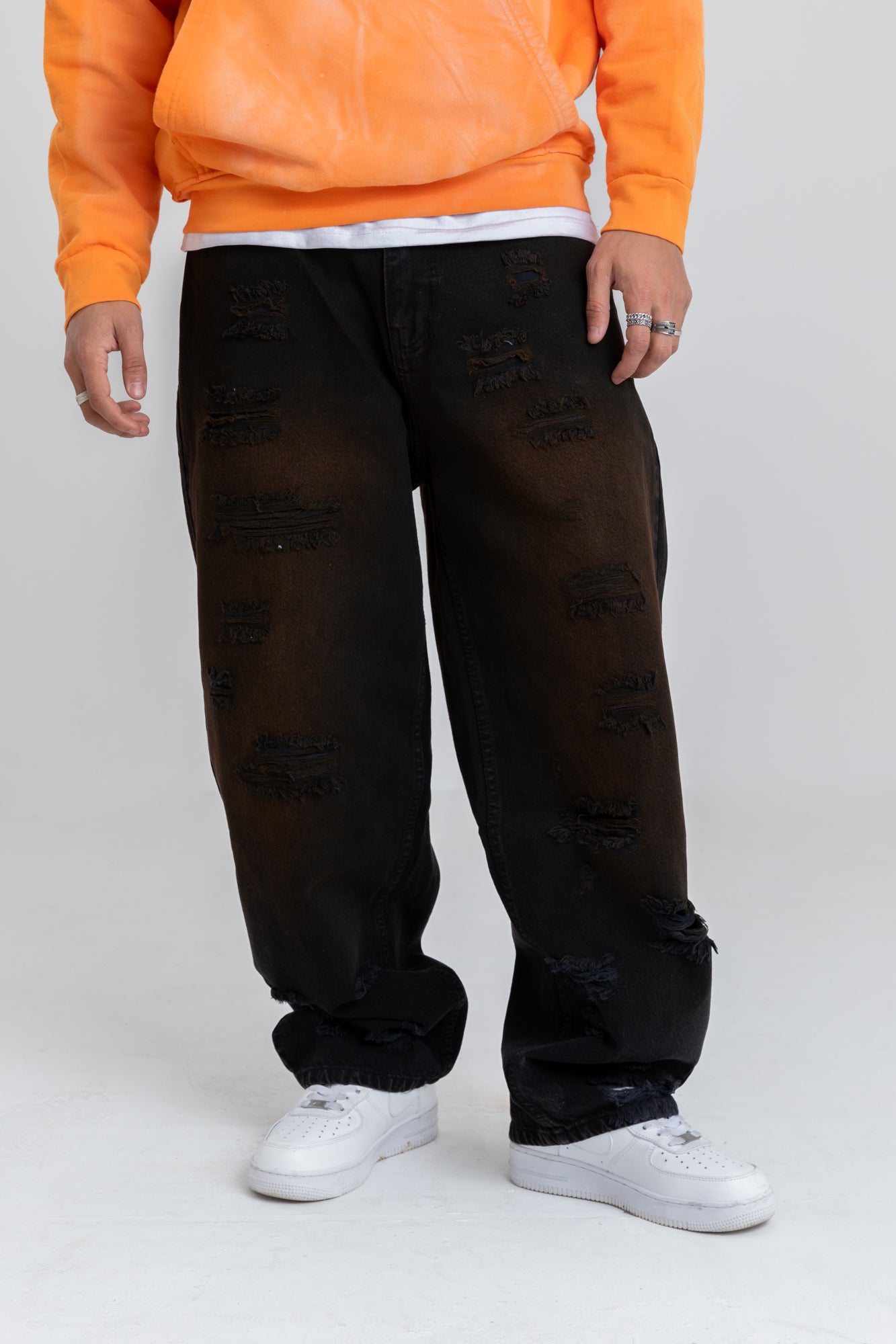 DIRTY BLACK OVERSIZED JEANS