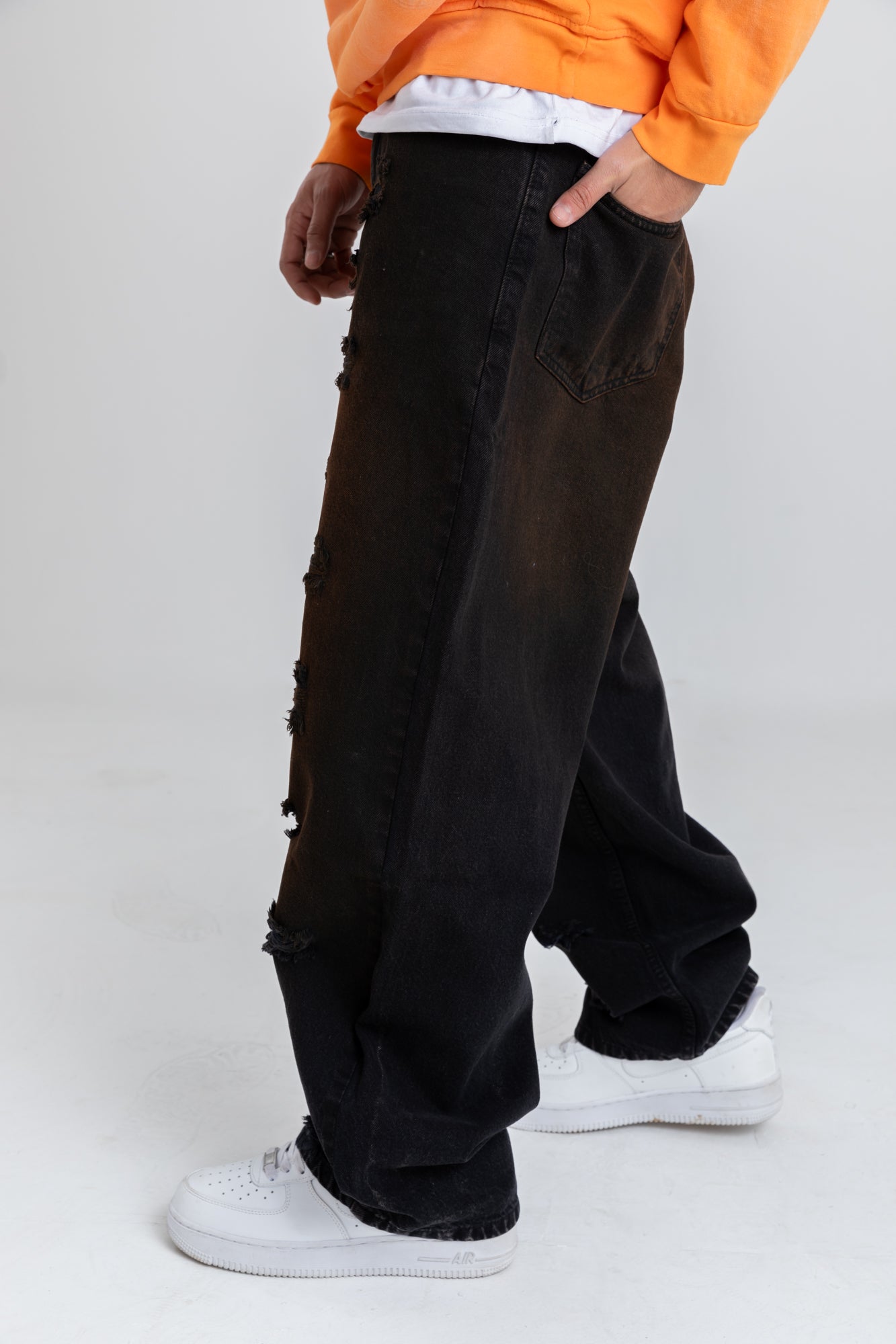 DIRTY BLACK OVERSIZED JEANS